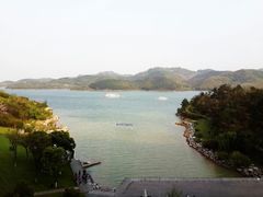酒店9楼的餐厅拍出去的湖景-天目湖涵田度假村