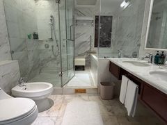 -深圳富苑皇冠假日套房酒店