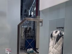 -福奈特洗衣洗鞋(宝华广场店)
