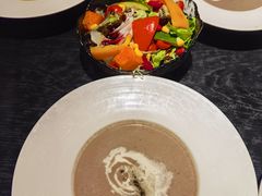 松露蘑菇奶油汤-C&R西班牙餐厅