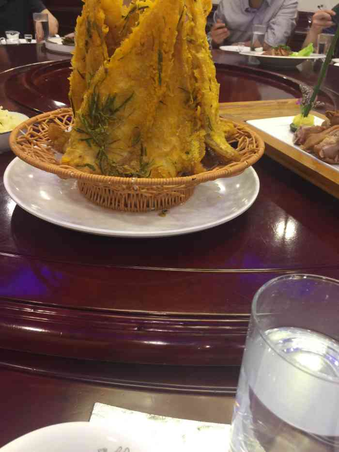 御花园味道名厨-"又改名了,名字颠倒了顺序成了名厨味道.这.