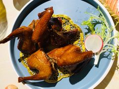 避风塘乳鸽-点都德·毕德寮