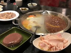 -小天鹅火锅·一线江景洪鼎旗舰店(洪崖洞店)