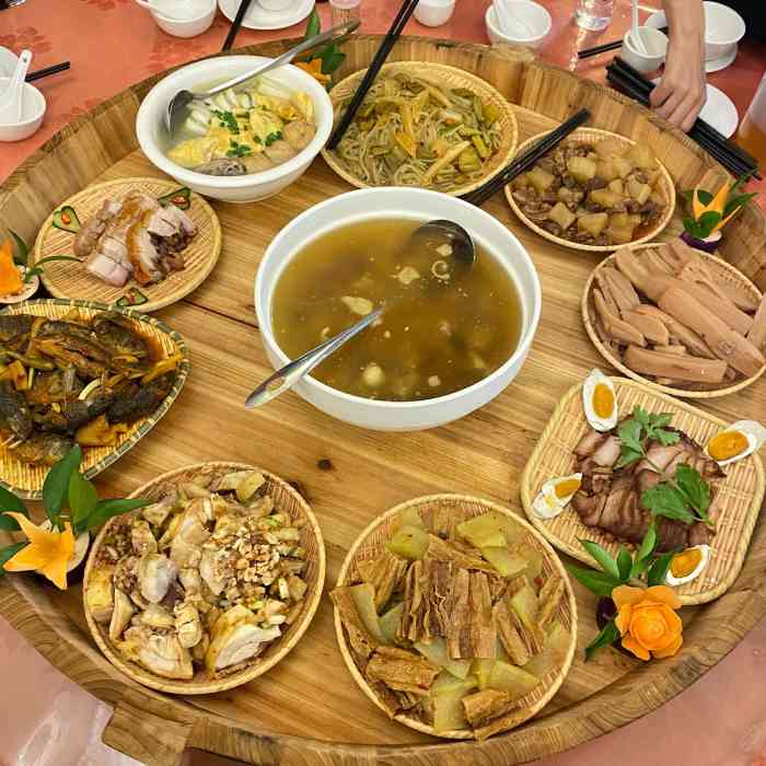 东江海鲜酒家(新兴南路店)-"位于贺州市新兴南路,门前位置很大,地方宽