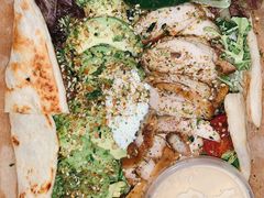 照烧鸡肉配牛油果拉法沙拉-HELLO 27 意面·沙拉·帕尼尼