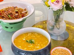 -阿瓦山寨·湘菜现炒·剁椒鱼头王(咸阳总店)