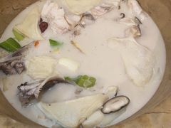 鱼汤-滇香肴·云南菜蒸汽石锅鱼(云南北路店)
