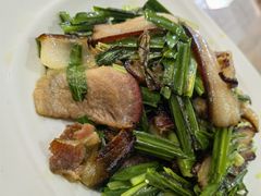 野韭菜烩腊肉-迎宾饭店