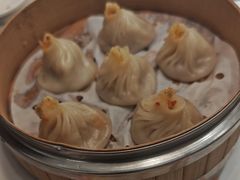 蟹黄鲜肉小笼包-小杨生煎(黄河路美食休闲街店)