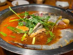 -野山舂·贵州现舂酸汤火锅(鸿通城店)