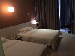 -卡罗酒店(东门晒布地铁站店)