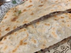阿拉善驼肉馅饼-格日勒阿妈蒙古厨房(大召店)