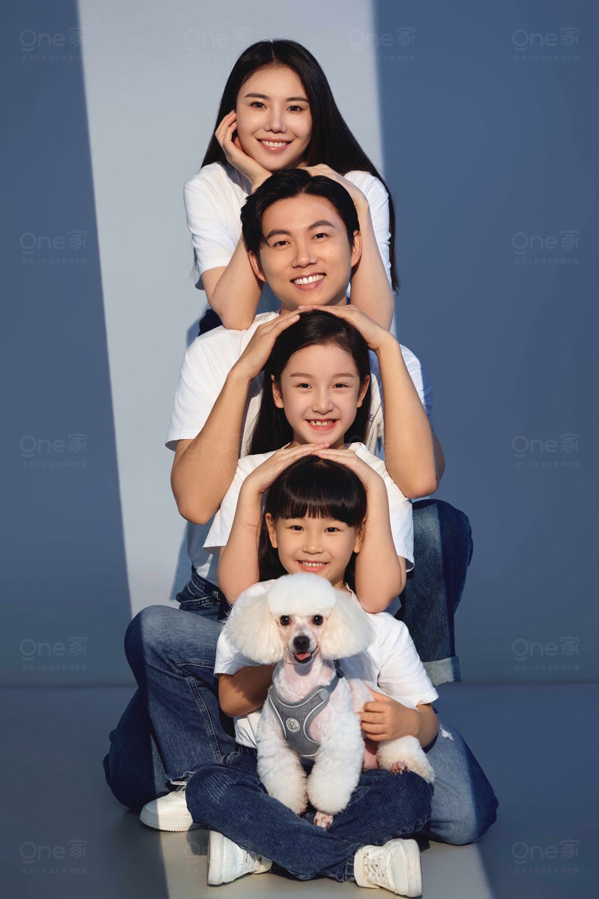 光影效果将视线点亮
带上家里的萌宠
一次完成这次的全家福照

