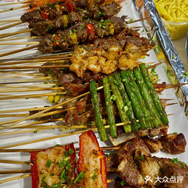 深圳沙井新开的陈双财烧烤，排队也要吃。。。