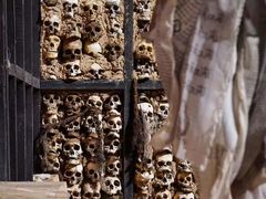 -比如骷髅墙景区