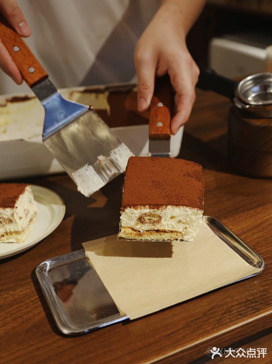 不正经的咖啡 正经的蛋糕卷