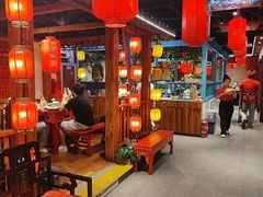 -宽板凳老灶火锅(台湾街店)