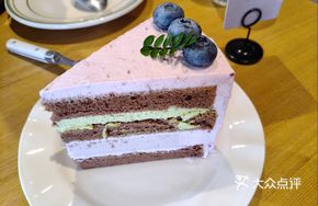 Pistachio Raspberry Cake