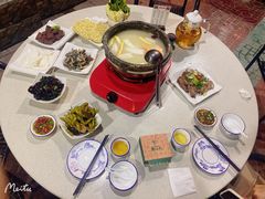 -墨脱石锅椰子鸡•香草鸭•东山羊(大东海店)