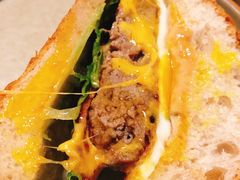 经典芝士汉堡-HIGH FIVE哈福手工汉堡(桂林路店)