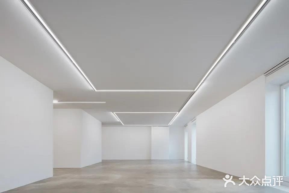纯白艺术空间 - Miroslav Kubík画廊