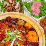 这朴实的牛杂煲肉都堆出来了…广州人这么能吃辣的吗⁉️  