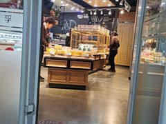 面包甜点陈列柜-皇家美孚(海云庵店)