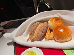 烘焙餐前面包配海苔黄油-弦月窗LUNETTE BY AMANDA(复兴路店)