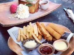 -莓园冰淇淋店