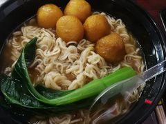 鱼蛋出前一丁-香港鸿记冰室