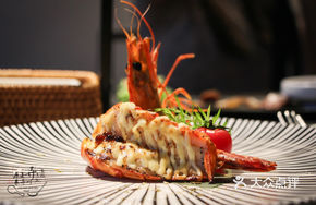 Yellow Kui Steamed Tiger Prawn with Black Pearl