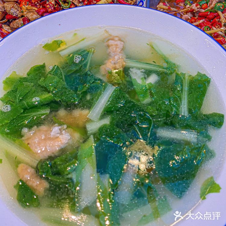 各种佐料码了一盘子 看着就很有食欲 果不其然