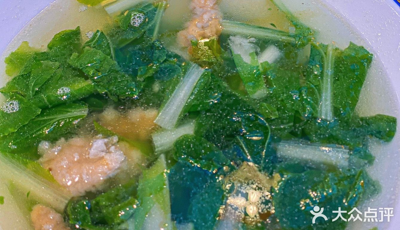 各种佐料码了一盘子 看着就很有食欲 果不其然