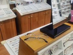 -MiRi眼镜·蔡司·星趣控·尼康控优点视觉合作店(南京东路店)