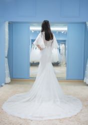 -觅白婚纱礼服馆
