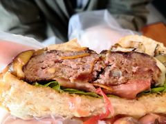 鲜香蘑菇牛肉汉堡-魏斯理汉堡(西安沣东吾悦店)