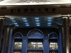 -乌兰湖畔草坪轻奢营地