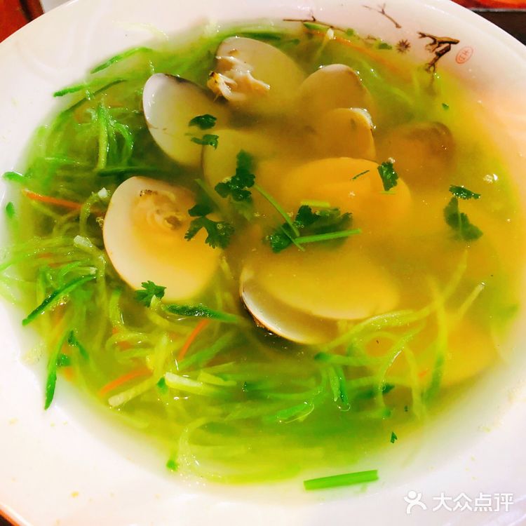 经济实惠，价位也挺亲民，海鲜非常新鲜。环境干净利索