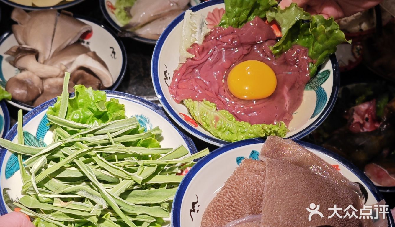 朋友跟我说有家火锅店在重庆当地传承了三代人了