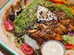 照烧鸡肉配牛油果拉法沙拉-HELLO 27 意面·沙拉·帕尼尼