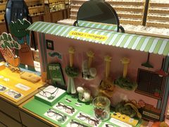-LOOK眼镜·蔡司依视路配镜(宝山万达店)