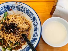 -渝之汇牛肉豌杂面