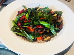 柠檬叶牛干巴-半山腰·云南菜(侨福芳草地店)
