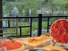 -茅草房·河畔园林火锅