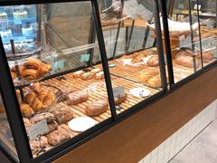 面包甜点陈列柜-Dough&Joe团憩(瑞虹天地月亮湾店)