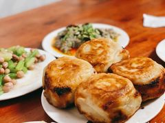 芹菜腐竹-宝瑞门钉肉饼店