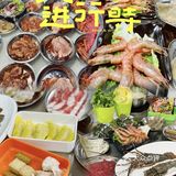 在海鲜集市里直接烫火锅，也太好吃了吧