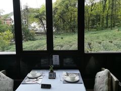 靠窗位-野蔓果·山野菜(西湖景区·龙井茶田店)