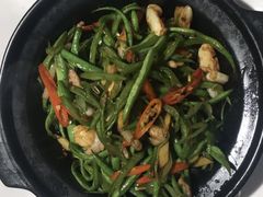 砂锅扁豆丝-阿三鱼头泡饼·家常菜