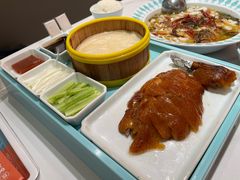 姚姚酸菜鱼拼北京烤鸭-姚姚酸菜鱼·金戈戈香港豉油鸡(喜荟城联名店)
